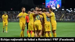 În meciul tur din Liga Națiunilor, din septembrie 2024, România s-a impus în fața Kosovo, la Priștina, cu 3-0. Și acea partidă a fost marcată de incidente, la fel ca meciul din București disputat cu un an înainte, în preliminariile Euro.