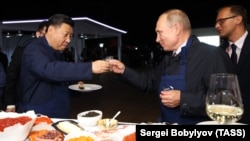  Vladimir Putin și Xi Jinping în timpul Forumului Economic Estic de la Vladivostok, 11 septembrie 2018