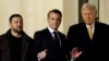 Președinții Volodimir Zelenski, Emmanuel Macron și președintele ales Donald Trump, la Paris, 7 decembrie 2024
