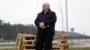Александр Лукашенко на белорусско-польской границе на встрече с мигрантами, стремящимися в ЕС