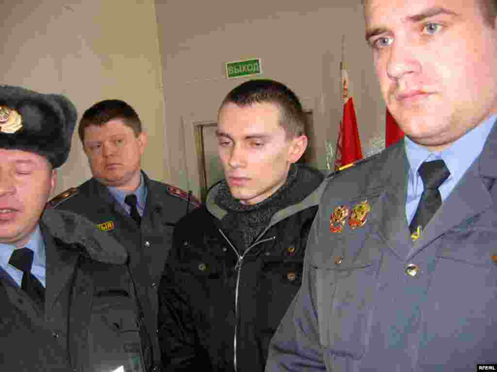 Суд. Арцём Дубскі. Акцыя падтрымкі.