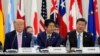  Shinzo Abe, premierul japonez, flancat de președintele american (stânga) și de președintele chintz (dreapta)