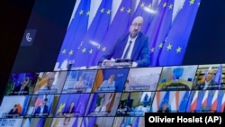 Еврокеңештин президенти Шарль Мишель Беларус боюнча чукул жыйында сүйлөп жатат. 19-август, 2020-жыл.