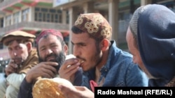 د طالبانو له واک ته رسېدو او د نړیوالو مرستو له کمیدو وروسته په ټوله کې د افغانانو اقتصادي وضعیت تریخ شوی دی.