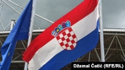Zastava Hrvatske na graničnom prelazu Izačić sa BiH