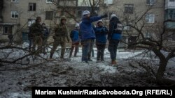 Заступник голови Спеціальної моніторингової місії (СММ) ОБСЄ Александр Гуґ у Авдіївці, 3 лютого 2017 року