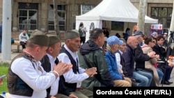 Собир на поддржувачи на власта под слоганот „Србија нема да ја дадеме“,