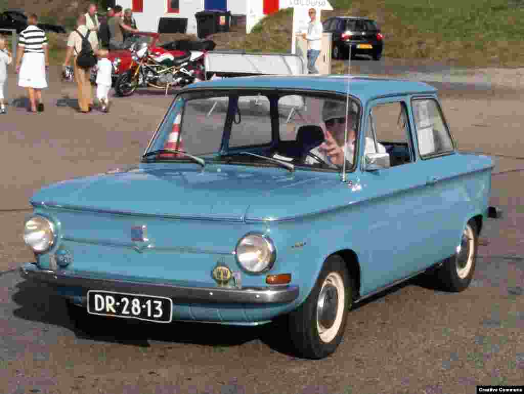«Води Prinz и будь королем» - рекламный слоган для автомобиля NSU Prinz 4, который был выпущен в Западной Германии в 1961 году. За полминуты он мог разогнаться до 97 километров в час.