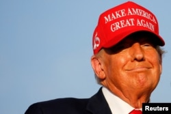 Bivši predsednik SAD Donald Tramp na mitingu u Majamiju, Florida, SAD, 6. novembar 2022.