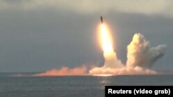 Două rachete rusești intercontinentale lansate de pe un submarina în Marea Barents