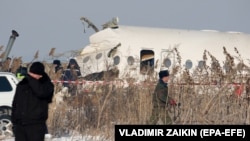 Потерпевший крушение самолет Fokker 100 авиакомпании Bek Air, упавший в двух километрах от аэропорта Алматы. 27 декабря 2019 года. 