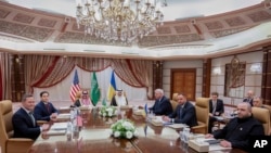Američki i ukrajinski pregovarači, na početku pregovora, u Džedi, Saudijska Arabija, 11. marta