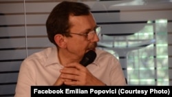 Emilian Popovici spune că deși extrem de importante, studiile nu sunt finalizate, iar respectarea regulilor și vaccinarea sunt singurele soluțiile avute acum la îndemână.
