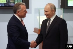 Стив Уиткофф и Владимир Путин во время встречи в Санкт-Петербурге 11 апреля 2025 года