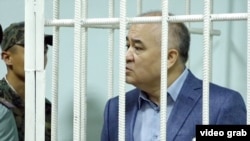 Омурбек Текебаев в суде.