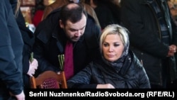 Марія Максакова у день поховання чоловіка Дениса Вороненкова, Київ, 25 березня 2017 року