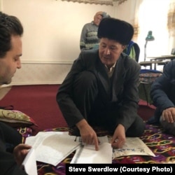Chuyan Mamatkulov (center) meets with human rights lawyer Steve Swerdlow (left) in 2018