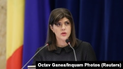 Procurorul-șef european Laura Codruța Kövesi încearcă să scape de calitatea de inculpat în dosarele sale, după ce fosta procuroare Adina Florea le-a lăsat nelucrate trei ani de zile. Foto: Laura Codruța Kövesi, în 2018, când era procuror șef al Direcției Naționale Anticorupție