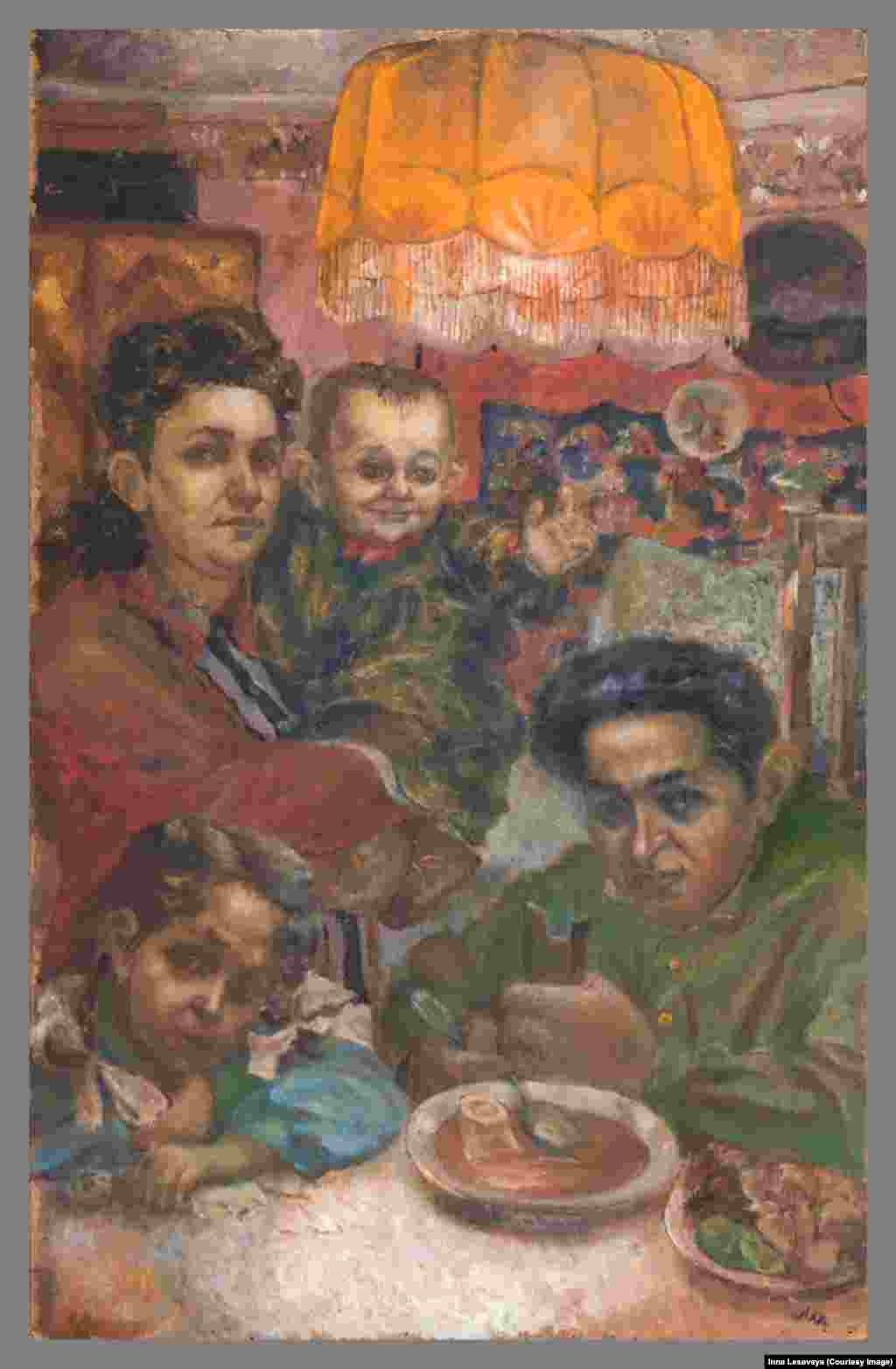 "Семья под абажуром"