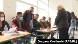 Lokalni izbori u Preševu organizovani su na 38 biračkih mesta. Detalj sa jednog od biračkih mesta. Preševo, 28. mart 2021