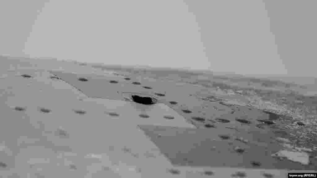 После возвращения самолета на аэродром на корпусе было обнаружено 3 см пулевое отверстие – последствия обстрела самолета из стрелкового оружия
