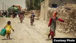 آبرسانی به روستایی در استان سیستان و بلوچستان بهدلیل خشکسالی