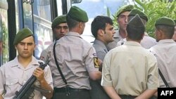 Ոստիկանները Հրանտ Դինքին սպանած Օգյուն Սամաստին ուղեկցում են դատարան