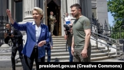 Президентка Європейської комісії Урсула фон дер Ляєн і президент України Володимир Зеленський. Київ, 11 червня 2022 року