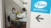 У лютому Pfizer і BioNTech заявили, що тестують третю дозу своєї вакцини від COVID-19, щоб краще зрозуміти імунну відповідь проти нових і більш заразних варіантів вірусу