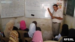 Iraqi students studying in Al-Kut in July 2009.