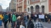 Studenti i građani tokom akcije "Zastani, Srbijo" ispred Rektorata u Beogradu, 6. decembar 2024.
