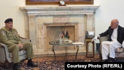 General Qamar Javed Bajwa, left, met with Afghan President Ashraf Ghani in Kabul on June 9.