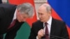 Песков (слева) и Владимир Путин