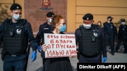 Viktorija Ivleva je bila privedena i u maju 2020. tokom njenog protesta u znak podrške kolegi novinaru i aktivisti Ilji Azaru ispred sjedišta policije u Moskvi