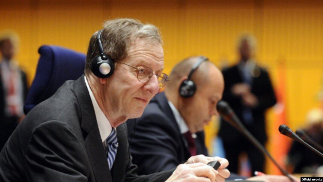 Richard Morningstar at the Southern Corridor summit in Prague in May 2009
