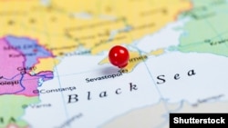 Йдеться про співробітників ФСБ Дениса Алуніна і Дмитра Грамашова, які раніше служили в Службі безпеки України, а після окупації Росією Криму в 2014 році перейшли на службу до ФСБ