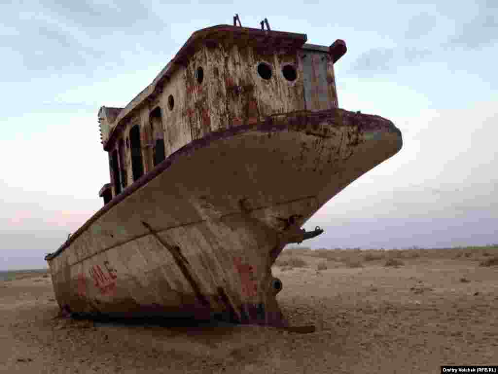 A so-called ships' cemetery near the Uzbek town of Moynoq is shrinking, because a major part of the former fishing fleet has been utilized as scrap metal