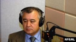 Ө.Текебаев "Азаттыктын" Вашингтондогу кеңсесинде, 2008 декабрь