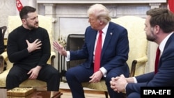 Президент України Володимир Зеленський (ліворуч), президент США Дональд Трамп та віцепрезидент США Джей Ді Венс (праворуч) під час зустрічі в Овальному кабінеті Білого дому. Вашингтон, 28 лютого 2025 року