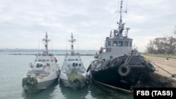 Захоплені Росією три українські військові судна передали Україні 18 листопада.​ Буксир «Яни Капу» і малі броньовані артилерійські катери «Нікополь» і «Бердянськ»