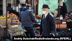 Відомо, що захворіли чотири жінки віком від 31 до 59 років та четверо чоловіків – від 43 до 59 років (фото ілюстративне)