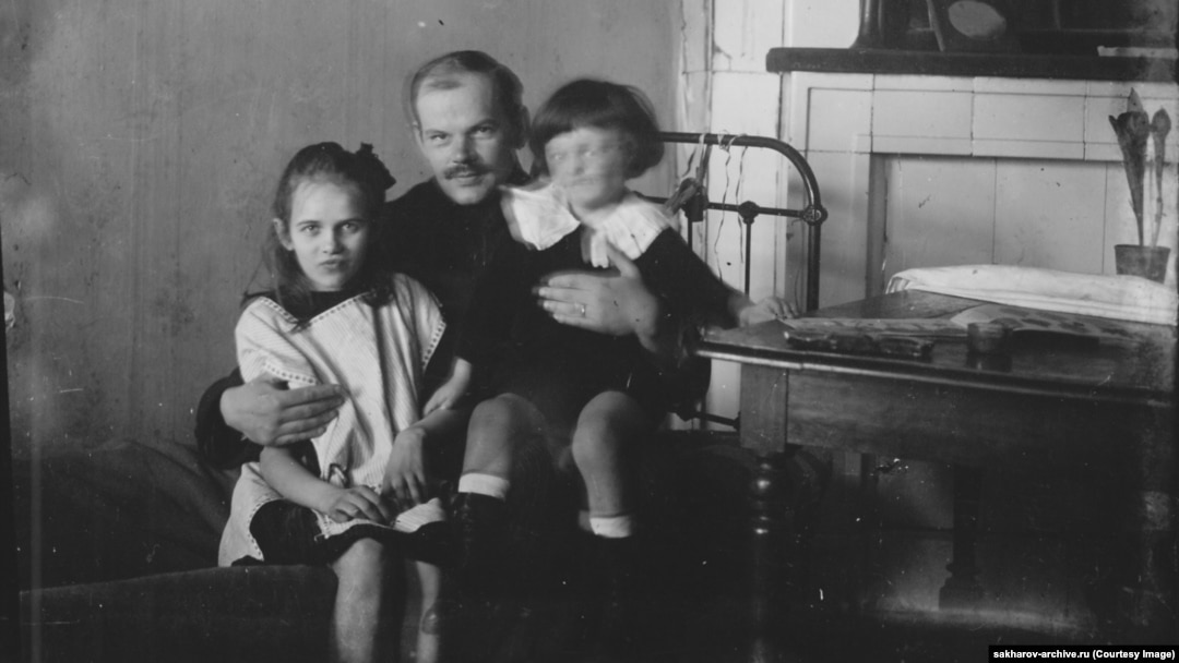 Andrei Sakharov (right) at around 3 years of age with his father, Dmitry, and cousin Katya Sakharova in 1924
