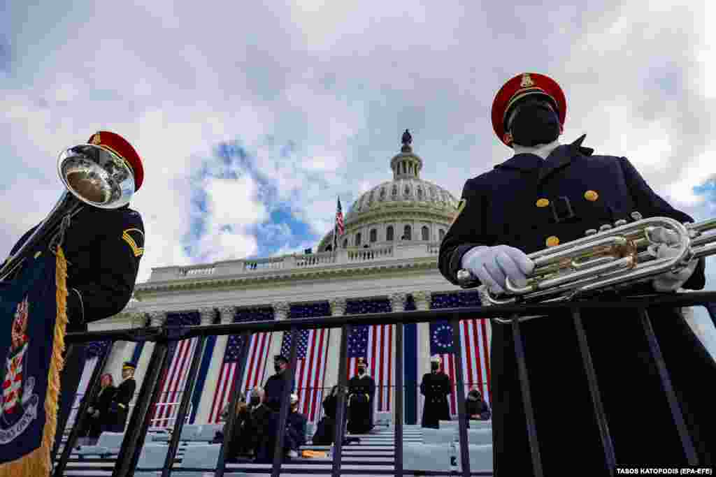 Članovi američkog vojnog orkestra „Pershing's Own“ uoči inauguracije