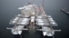Трубоукладне судно Pioneering Spirit прокладає труби для трубопроводу «Північного потоку 2» на дні Гельсінського заливу. Фінляндія