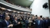 «Արդարություն և զարգացում» խորհրդարանական խմբակցության պատգամավորները հոտնկայս ողջունում են նախագահ Ռեջեփ Թայիփ Էրդողանին Ազգային մեծ ժողովում, Անկարա, 18 հունվարի, 2023թ.