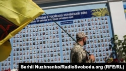 У ході проведення спершу АТО, згодом – ООС проти російських гібридних сил на Донбасі з 2014 року і станом на 1 березня 2021 року загинули 2 675 військових Збройних сил України, поранені – 10 188