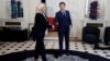 Francuski predsjednik Emmanuel Macron s čelnicom francuske krajnje desničarske stranke Marine Le Pen u Elizejskoj palači u Parizu, 21. juna 2022