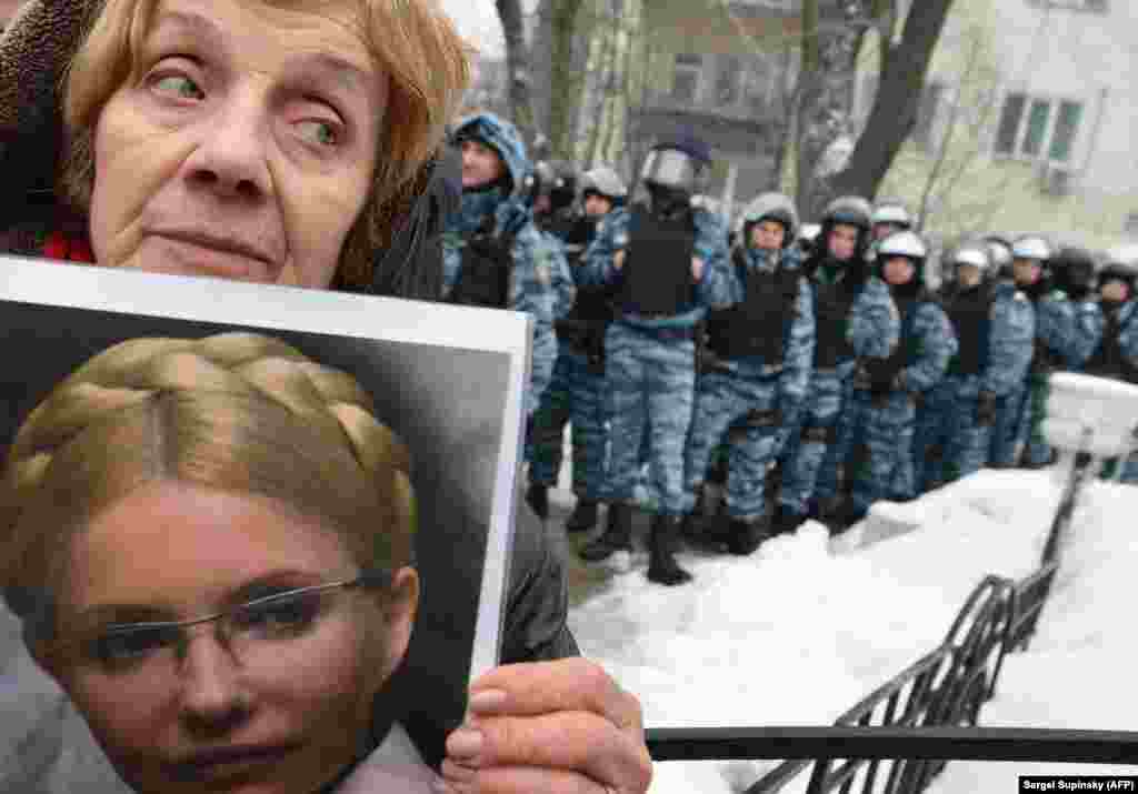 Ukrajina - Protesti ispred predsjedničke palače u Kijevu, kojim se zahtijava oslobađanje Julije Timošenko, 21. januar 2013. Foto: AFP / Sergei Supinsky