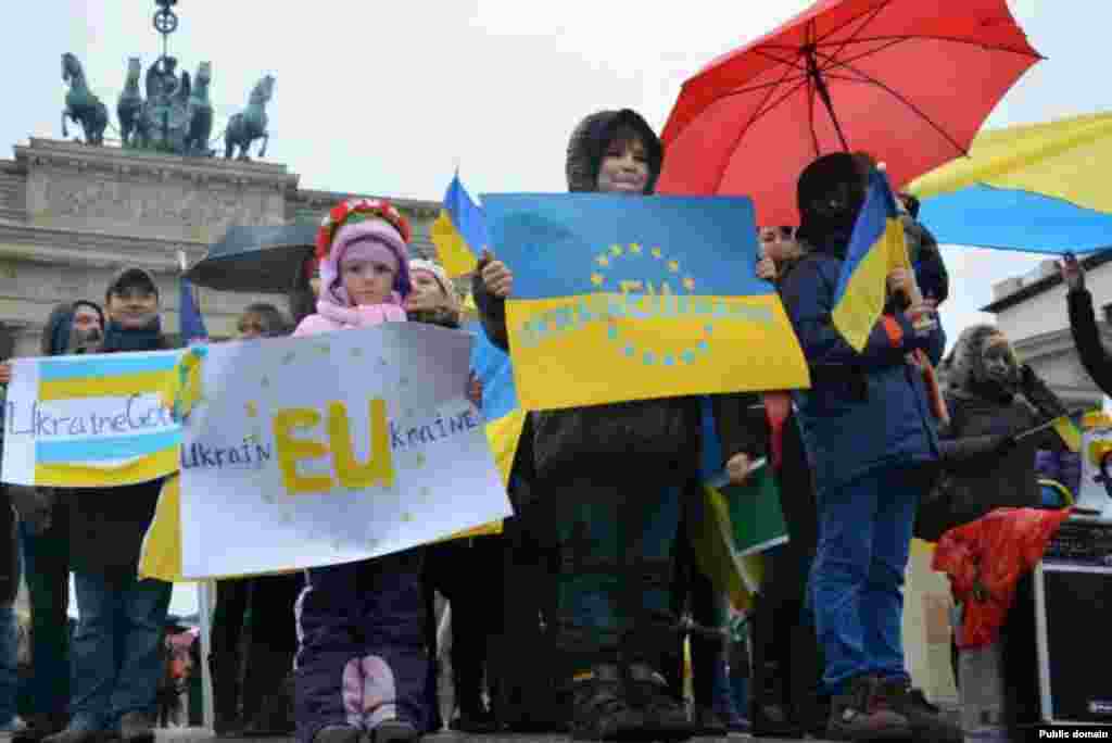 Євромайдан в Берліні (Німеччина) (фото Facebook Julia Onyschenko)