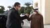 Predsednik Srbije Aleksandar Vučić pozdravlja se sa prestolonaslednikom UAE Mohamedom bin Zajedom el Nahjanom u Abu Dabiju (11. mart 2021.)